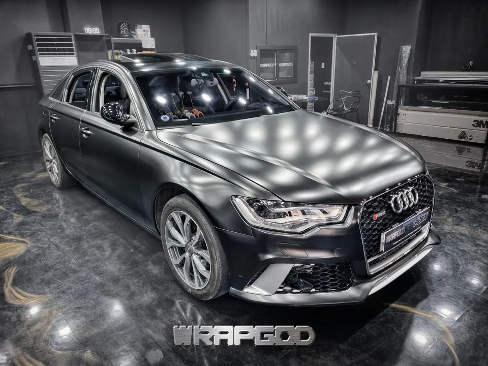 Audi A6 カーラッピング事例|事故復旧と再施工 施工写真 1-3