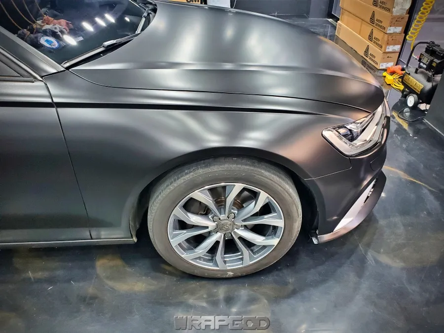 Audi A6 カーラッピング事例|事故復旧と再施工 施工写真 2-3