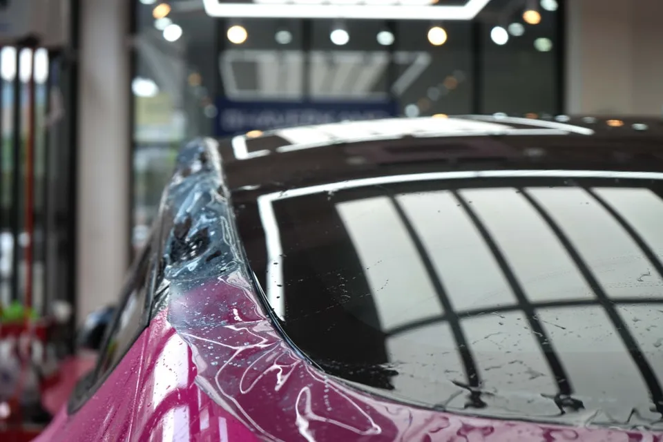 Tesla Model Y PPF施工事例|熱線遮断効果と費用目安 施工写真 2-2