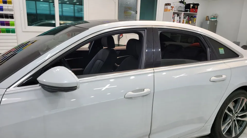 Audi A6 vinyl wrap - Audi A6 Vinyl Wrap Review: Chrome Delete & Partial Wrap photo 3