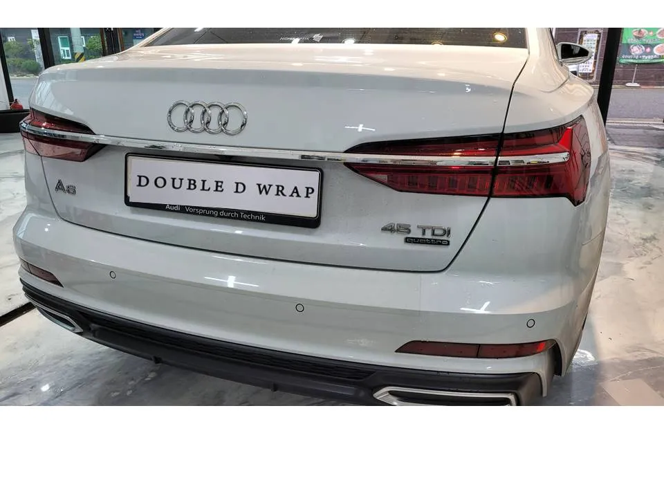 Audi A6のカーラッピング事例|クロームパーツの引き締め 施工写真 4-1
