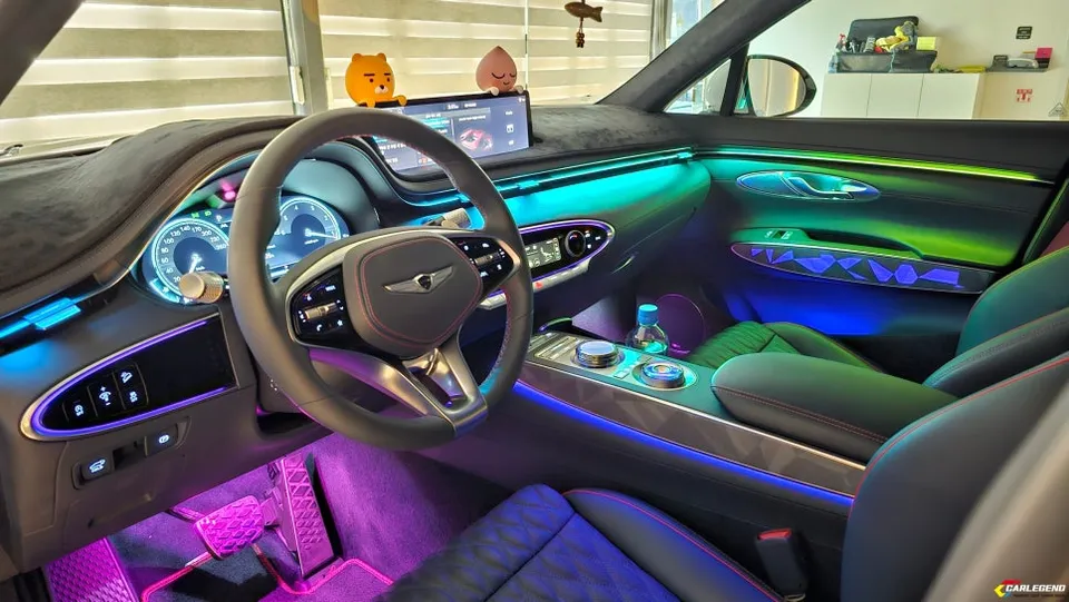 Genesis GV70 ambient lighting - Genesis GV70 Ambient Lighting Review — Seamless Luxury Interior photo 3