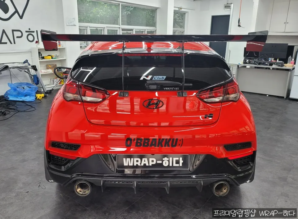 Hyundai Veloster Nのカーラッピング事例|費用目安・仕上がり 施工写真 2-1
