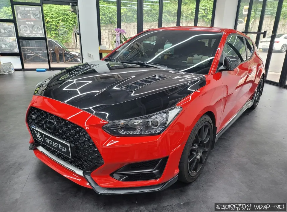 Hyundai Veloster Nのカーラッピング事例|費用目安・仕上がり 施工写真 3-1