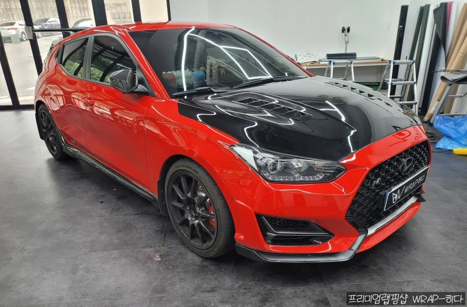Hyundai Veloster Nのカーラッピング事例|費用目安・仕上がり 施工写真 1-2