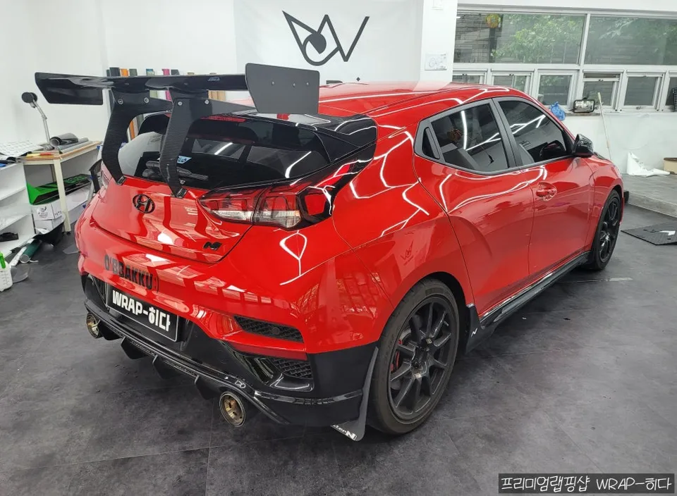 Hyundai Veloster Nのカーラッピング事例|費用目安・仕上がり 施工写真 2-2