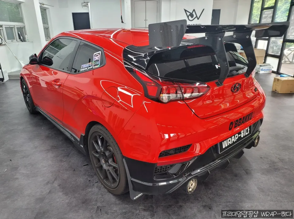 Hyundai Veloster Nのカーラッピング事例|費用目安・仕上がり 施工写真 3-2