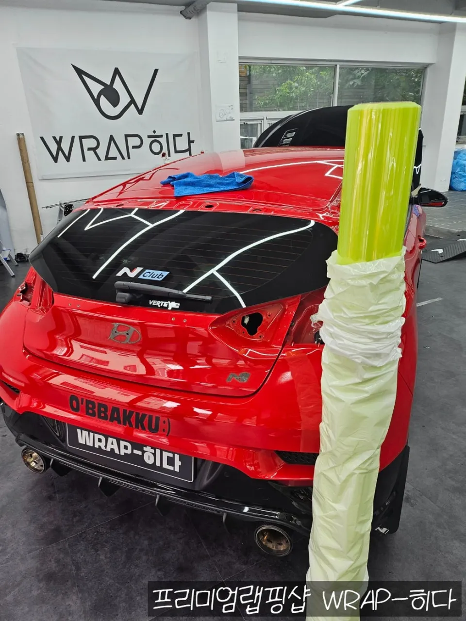 Hyundai Veloster Nのカーラッピング事例|費用目安・仕上がり 施工写真 2-3