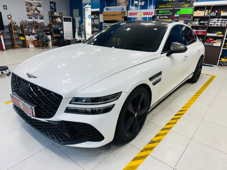Genesis G80のカーラッピング事例|クロームをブラック化 施工写真 2-1