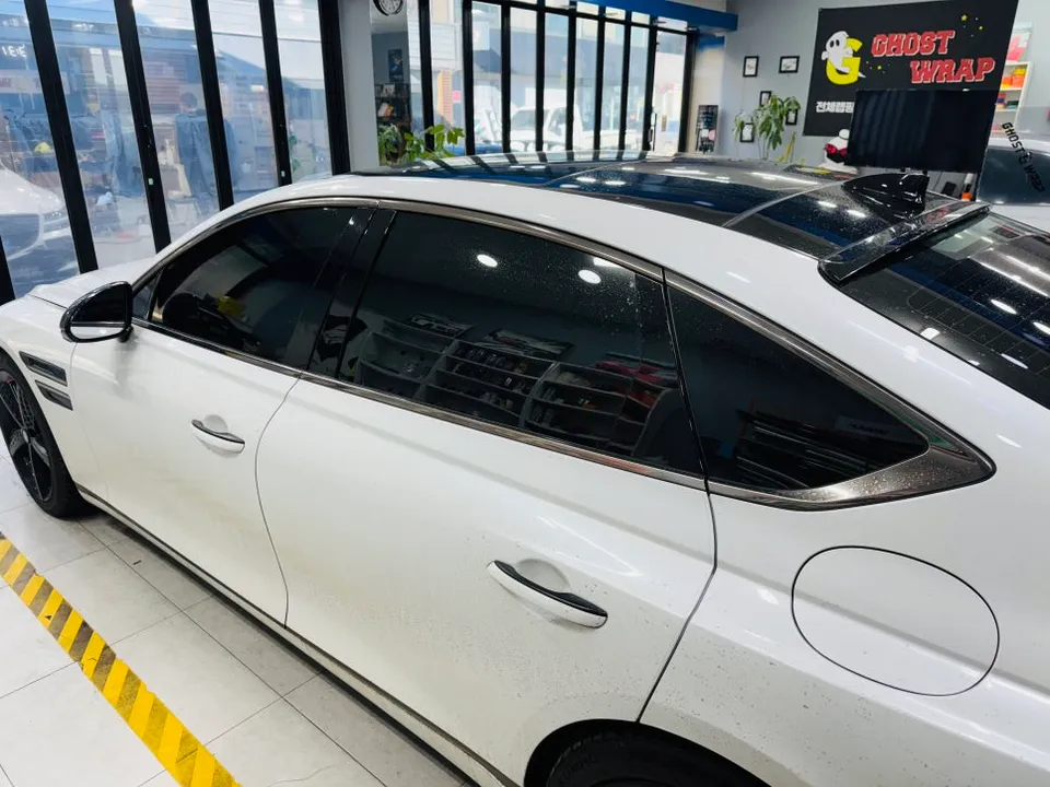 Genesis G80のカーラッピング事例|クロームをブラック化 施工写真 4-1