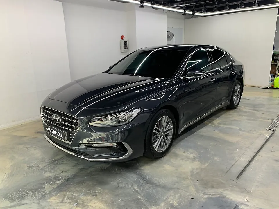 Hyundai Grandeur IGのカーフィルム施工事例|費用目安・仕上がり 施工写真 1-3