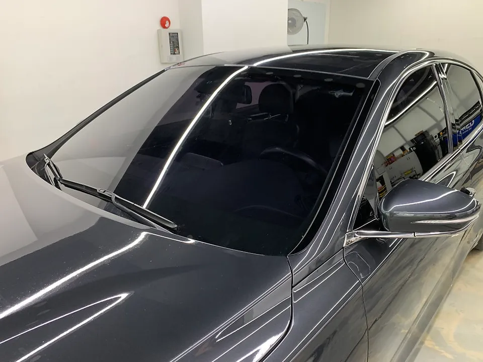 Hyundai Grandeur IGのカーフィルム施工事例|費用目安・仕上がり 施工写真 2-3