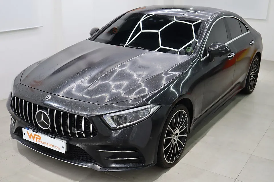 Mercedes-Benz CLS 450のカーラッピング事例：サテンダークグレー 施工写真 3-1