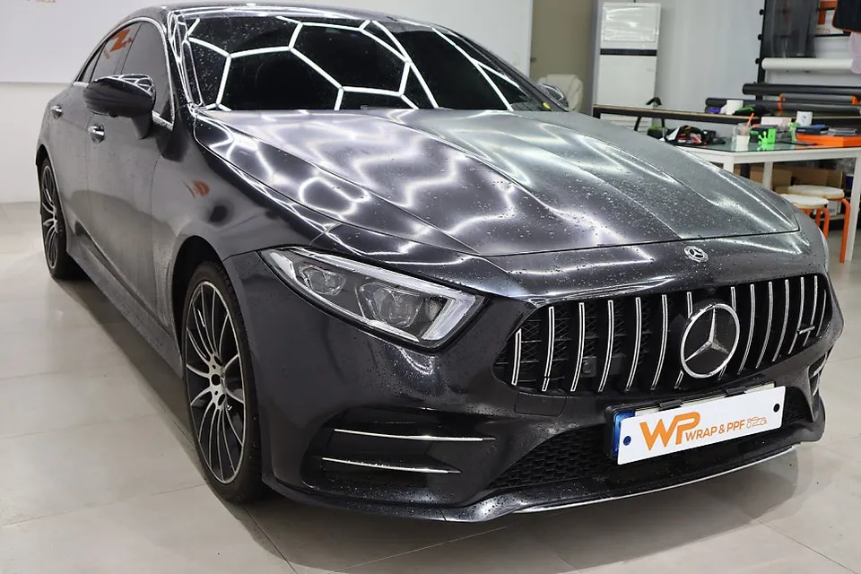 Mercedes-Benz CLS 450のカーラッピング事例：サテンダークグレー 施工写真 3-2