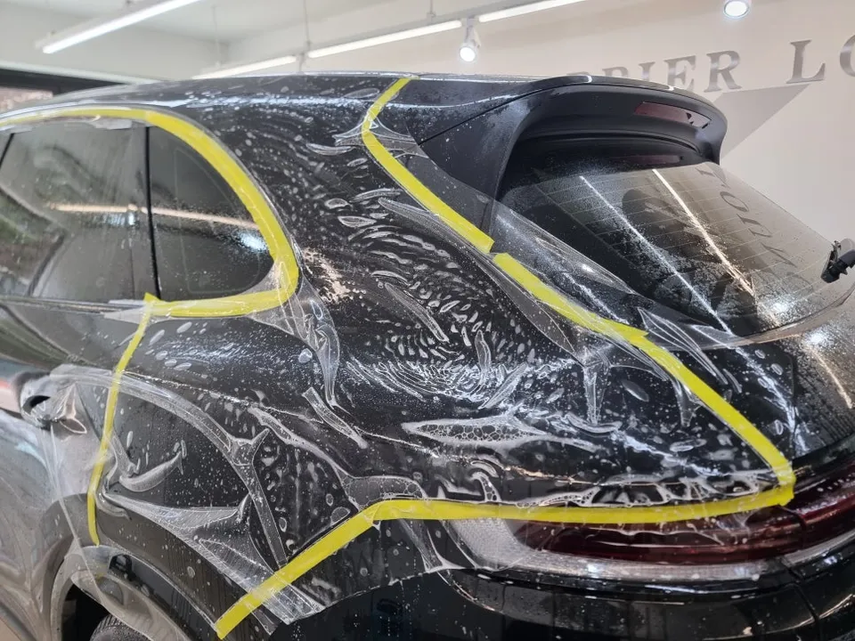 Porsche CayenneのPPF施工事例|費用目安・仕上がり 施工写真 1-2