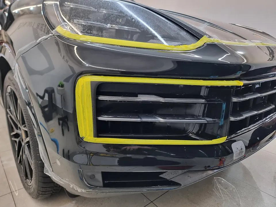 Porsche CayenneのPPF施工事例|費用目安・仕上がり 施工写真 1-3