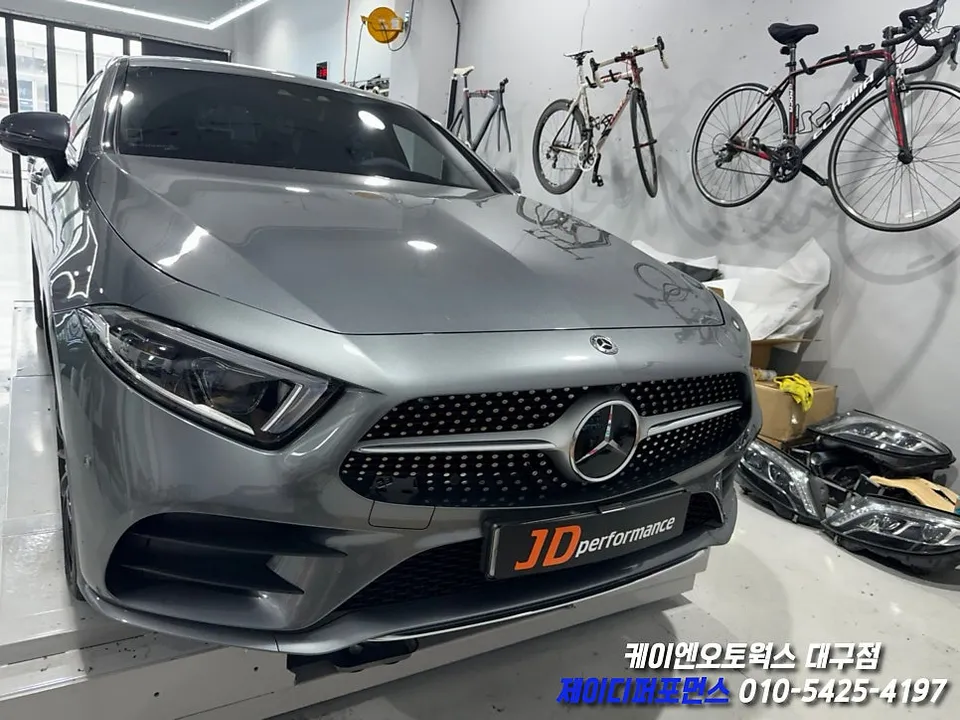 Mercedes-Benz CLS body kit - Mercedes-Benz CLS Vertical Grille Upgrade Review photo 3