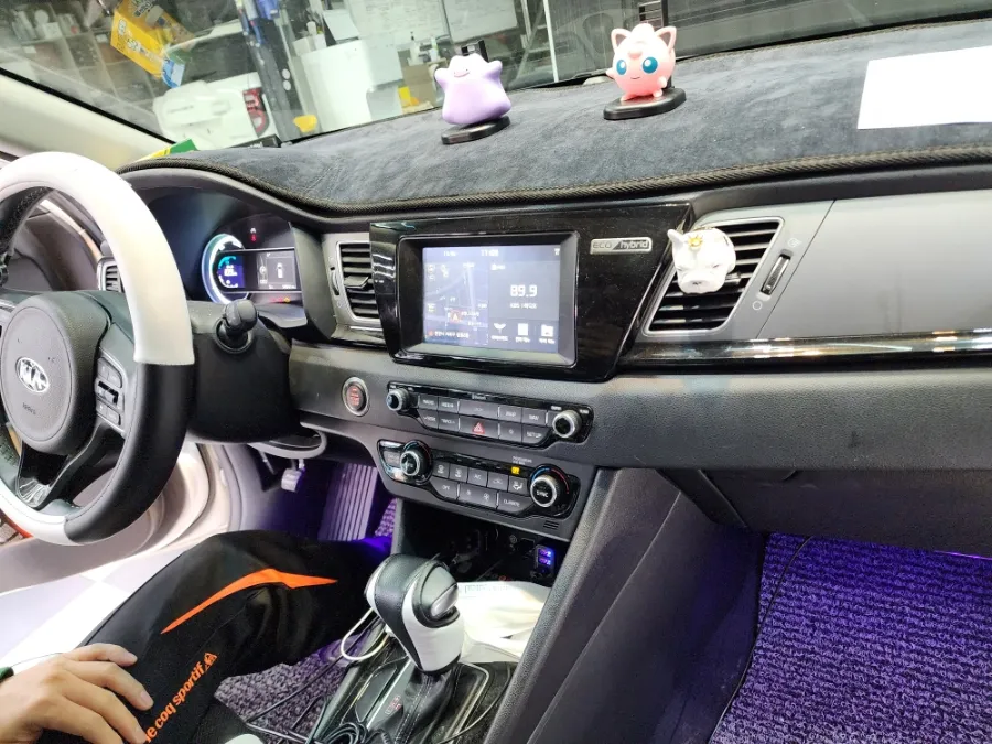 Kia Niro HybridのAndroid Auto・CarPlay取付事例 施工写真 1-2