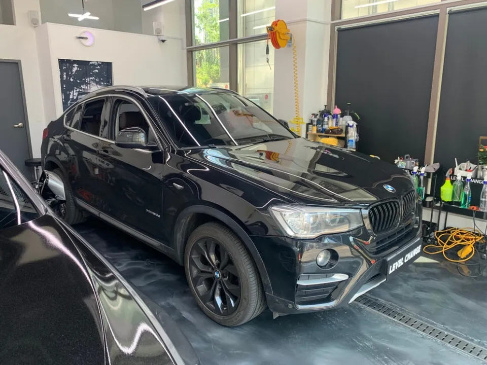 BMW X4 F26 Chrome Delete Review - Aggressive Blackout Transformat photo 2