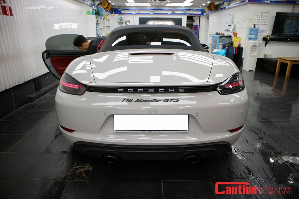 ポルシェ 718 Boxster GTS PPF施工事例|費用目安・仕上がり 施工写真 2-1