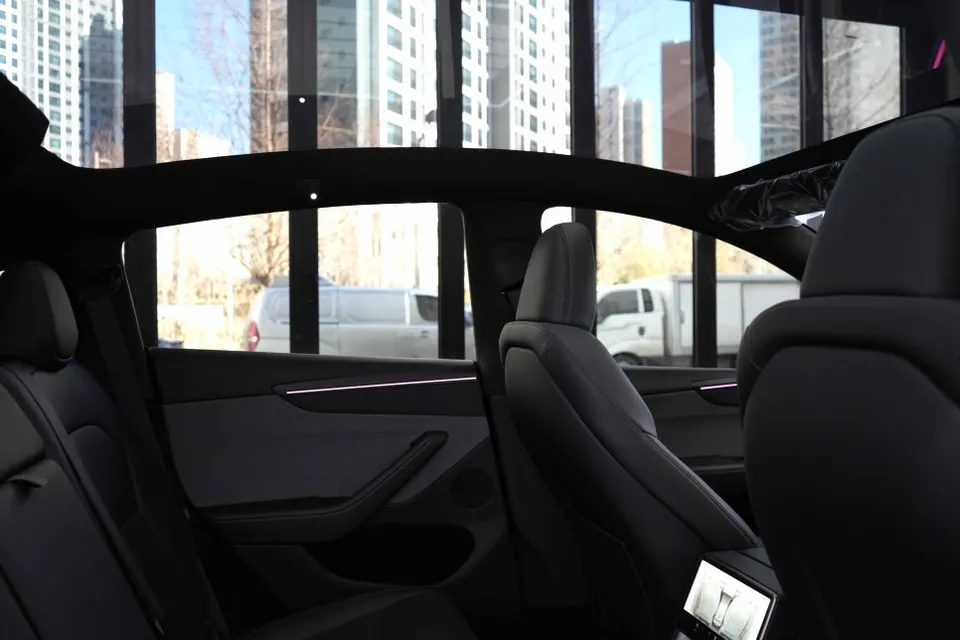 Tesla Model Y window tinting - Tesla Model Y Window Tinting Review: LLumar FormulaOne Pinnacle 3 photo 3