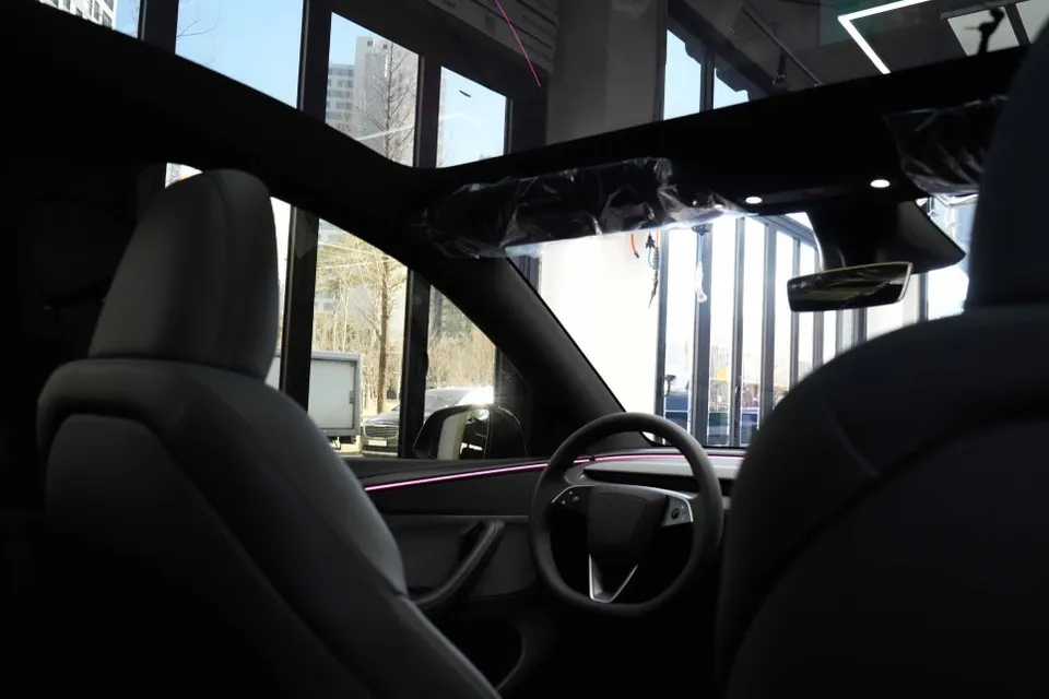 Tesla Model Y window tinting - Tesla Model Y Window Tinting Review: LLumar FormulaOne Pinnacle 3 photo 6