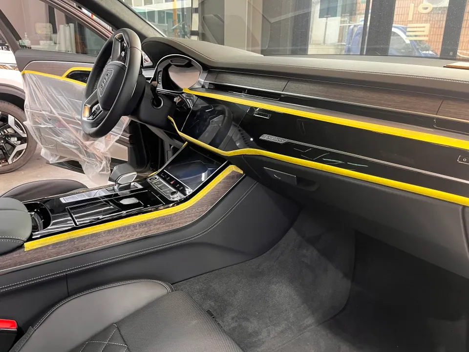 Audi A8のPPF施工事例|ハイグロシ保護と費用目安 施工写真 2-3