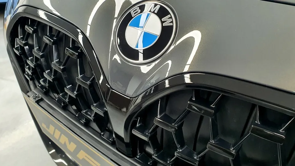 BMW 4 Series G22 グリルラッピングの韓国実施工事例 施工写真 3-2