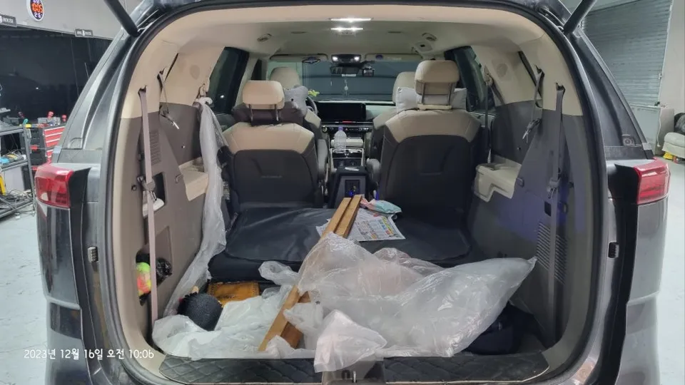 Kia Carnival KA4 ambient lighting - Kia Carnival KA4 Ambient Lighting Review — Enhanced Interior Mood photo 4