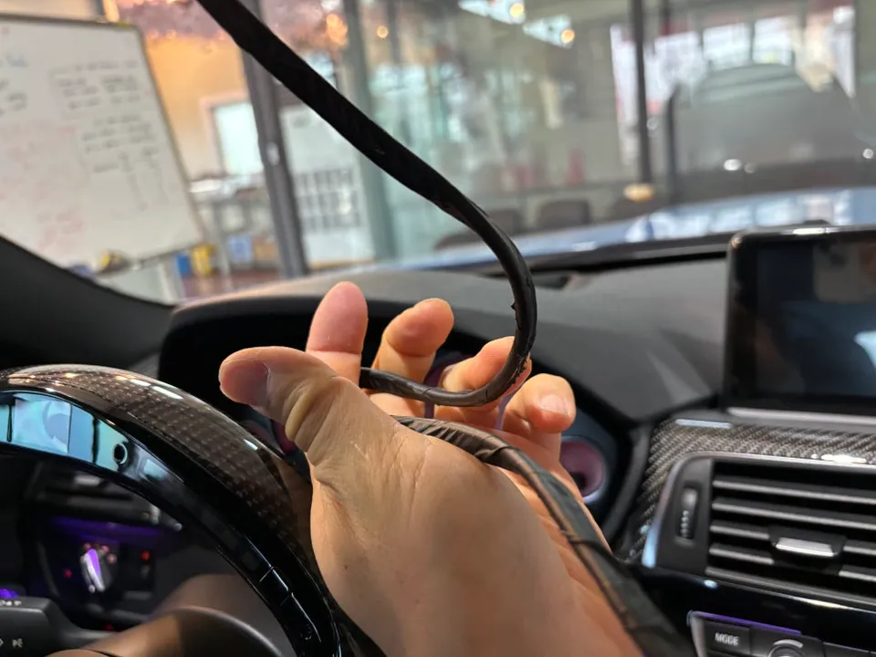 BMW M3のドライブレコーダー取付事例 施工写真 1-2