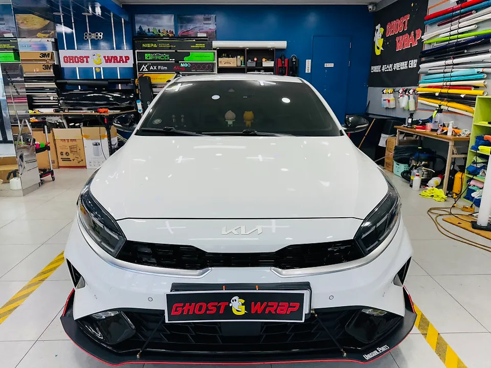 Kia K3のカーラッピング事例|クロームパーツのブラックアウト 施工写真 1-1