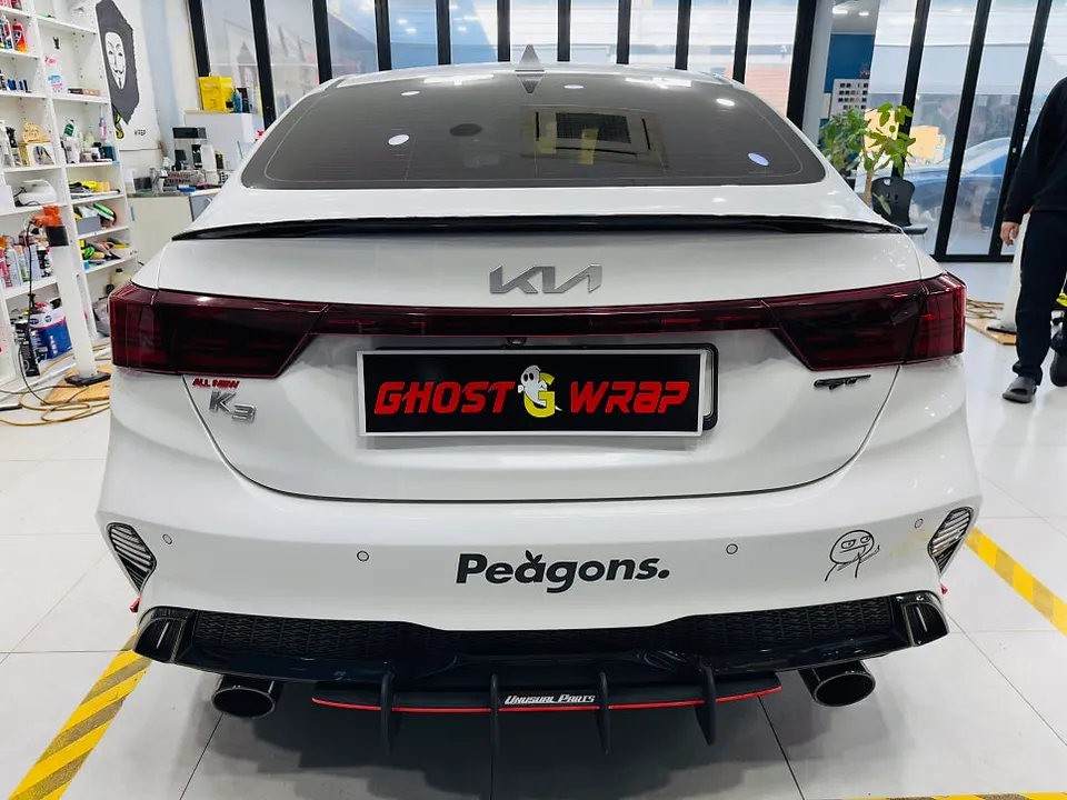 Kia K3のカーラッピング事例|クロームパーツのブラックアウト 施工写真 2-1