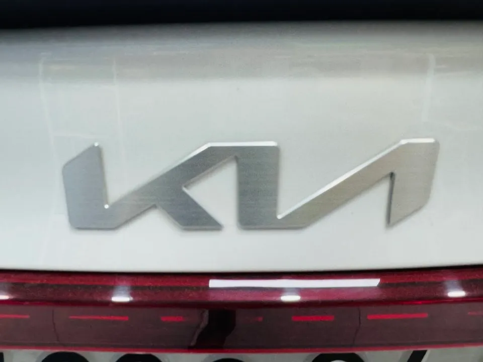 Kia K3のカーラッピング事例|クロームパーツのブラックアウト 施工写真 4-1