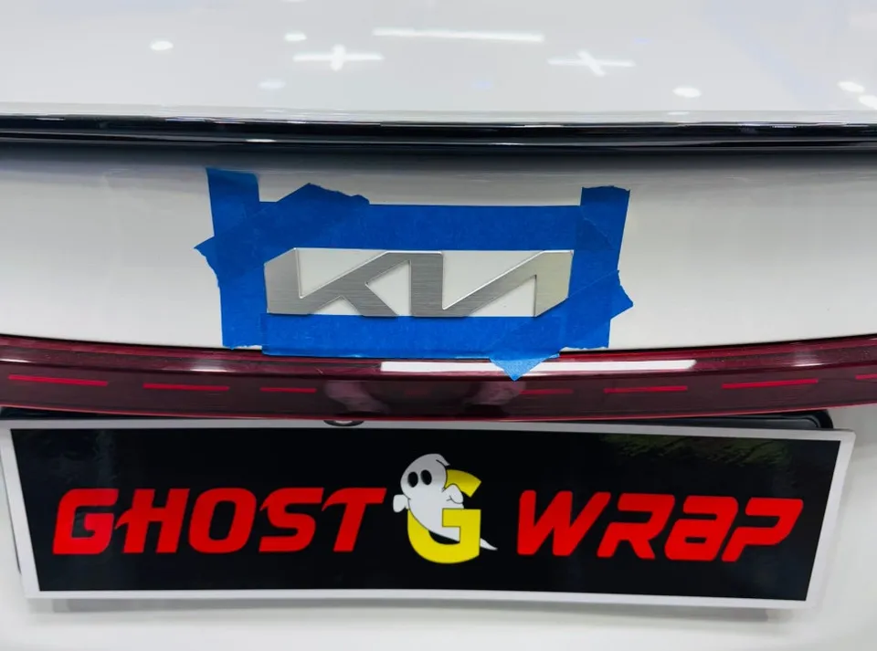 Kia K3のカーラッピング事例|クロームパーツのブラックアウト 施工写真 1-2