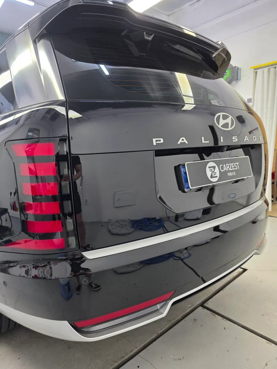 Hyundai Palisade vinyl wrap - Hyundai Palisade Chrome Delete Vinyl Wrap Review photo 3