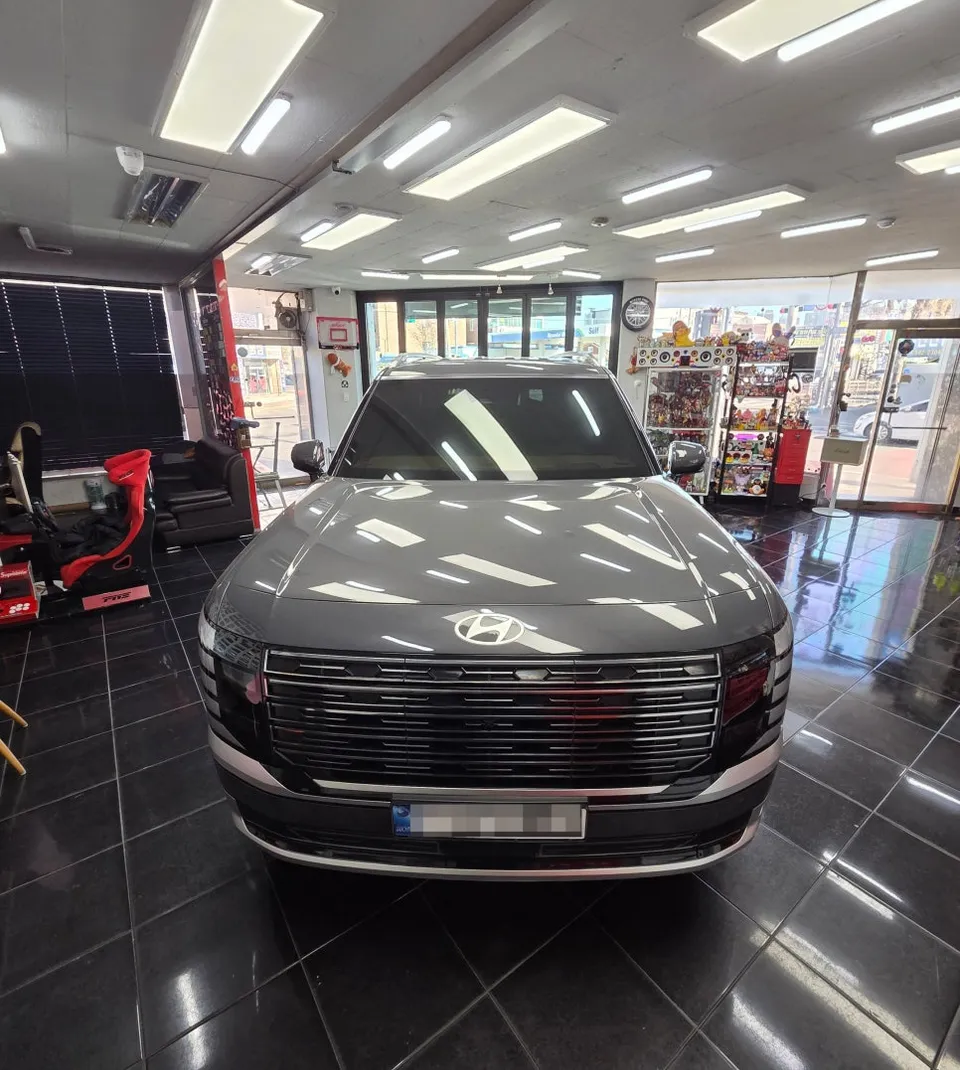 Kia Palisadeのカーラッピング事例|クロームパーツの質感変化 施工写真 2-1