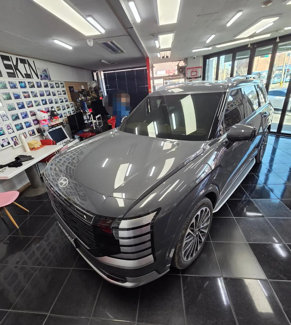 Kia Palisadeのカーラッピング事例|クロームパーツの質感変化 施工写真 3-1