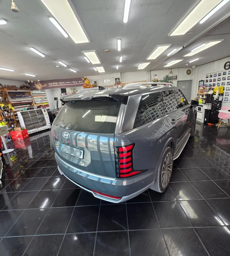 Kia Palisadeのカーラッピング事例|クロームパーツの質感変化 施工写真 3-2
