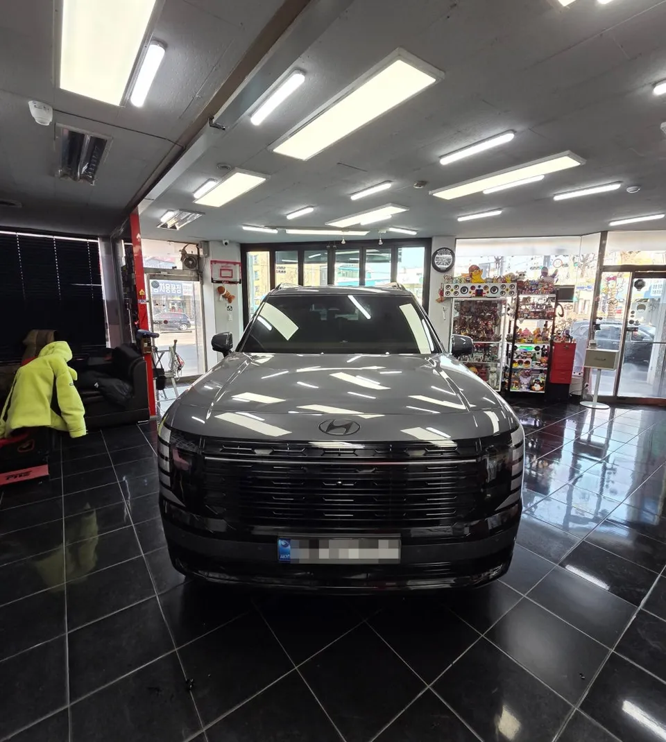 Kia Palisadeのカーラッピング事例|クロームパーツの質感変化 施工写真 2-3