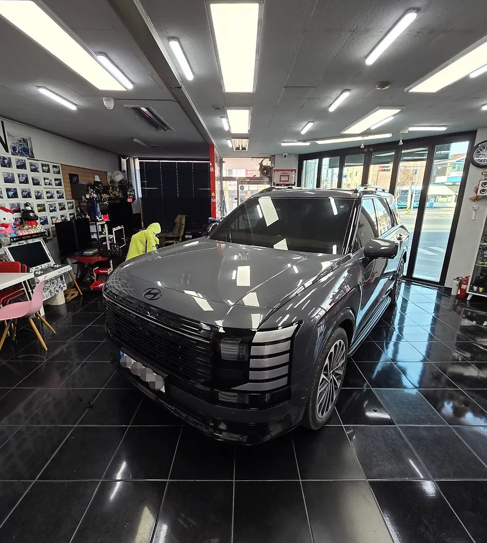 Kia Palisadeのカーラッピング事例|クロームパーツの質感変化 施工写真 3-3