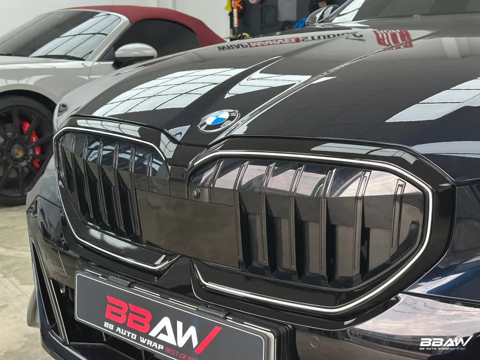 BMW 5 Seriesのカーラッピング事例｜グリル部分のカスタム 施工写真 3-3