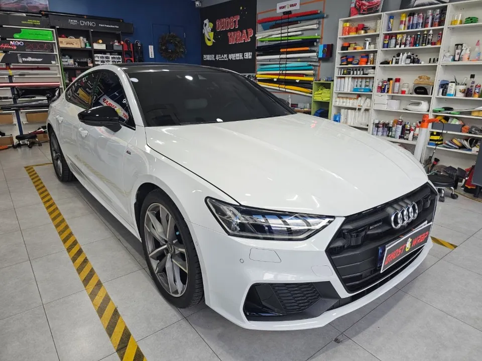 Audi A7 ルーフラッピング事例|費用目安と仕上がり 施工写真 3-1