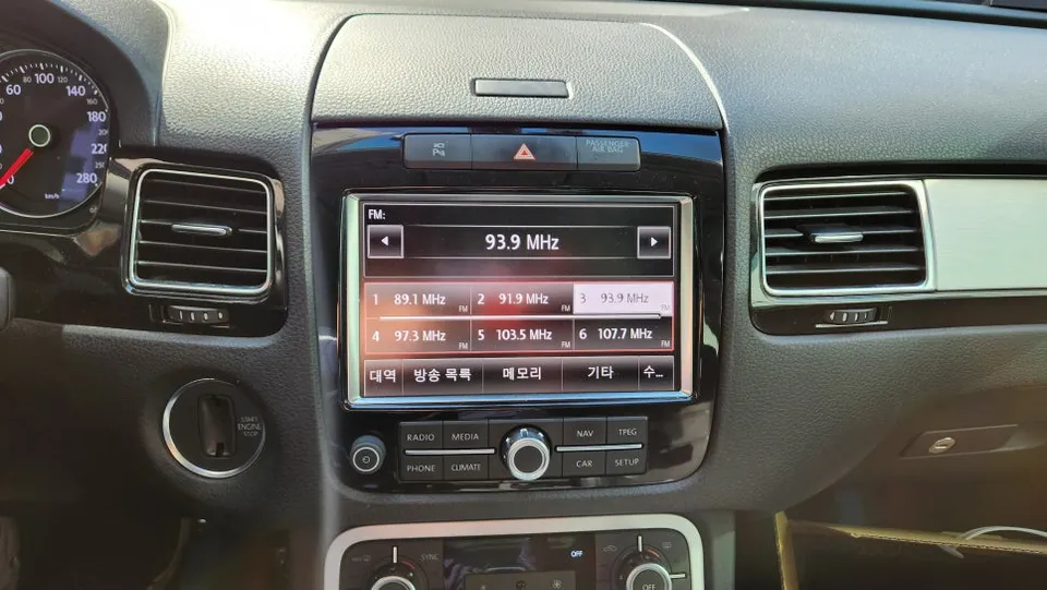 Volkswagen Touareg android head unit installation result