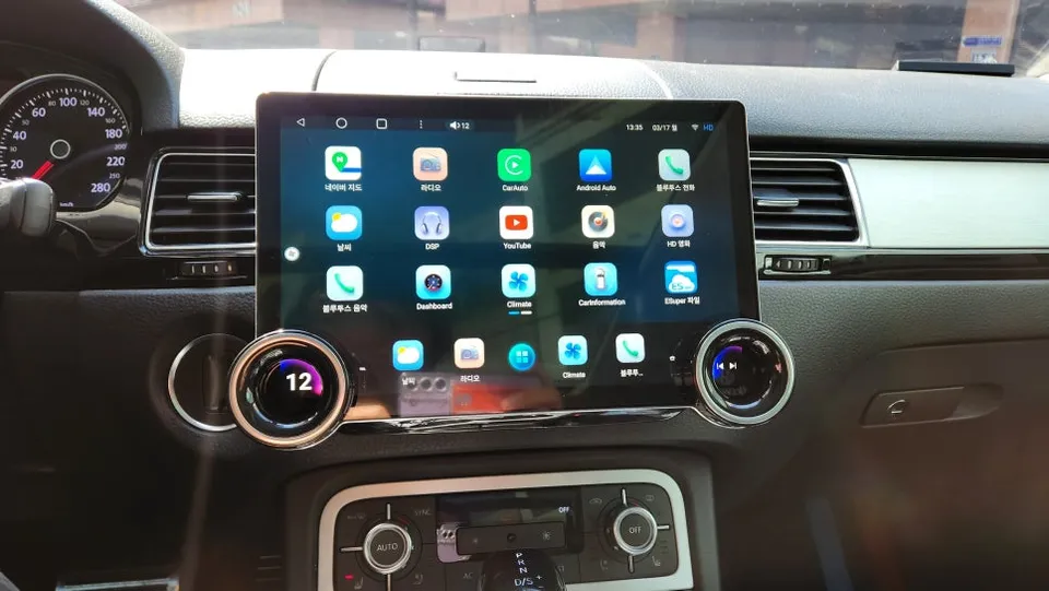 Volkswagen TouaregのAndroid Auto・CarPlay取付事例 施工写真 2-1