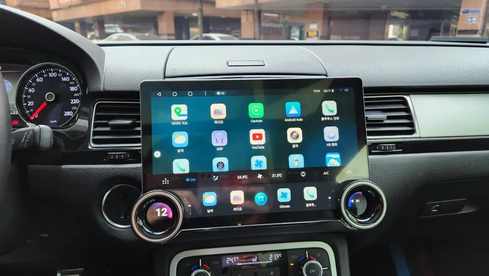 Volkswagen TouaregのAndroid Auto・CarPlay取付事例 施工写真 3-1