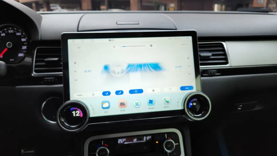 Volkswagen TouaregのAndroid Auto・CarPlay取付事例 施工写真 1-2