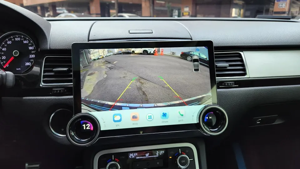 Volkswagen TouaregのAndroid Auto・CarPlay取付事例 施工写真 2-2