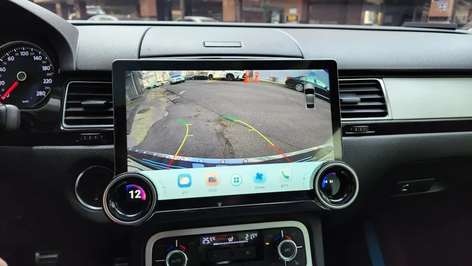 Volkswagen TouaregのAndroid Auto・CarPlay取付事例 施工写真 3-2