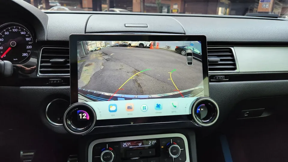 Volkswagen TouaregのAndroid Auto・CarPlay取付事例 施工写真 4-2