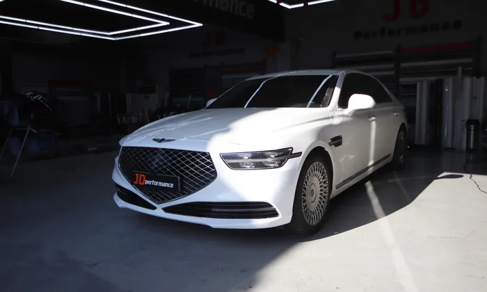 Genesis G90のカーラッピング事例|費用目安・仕上がり 施工写真 1-1